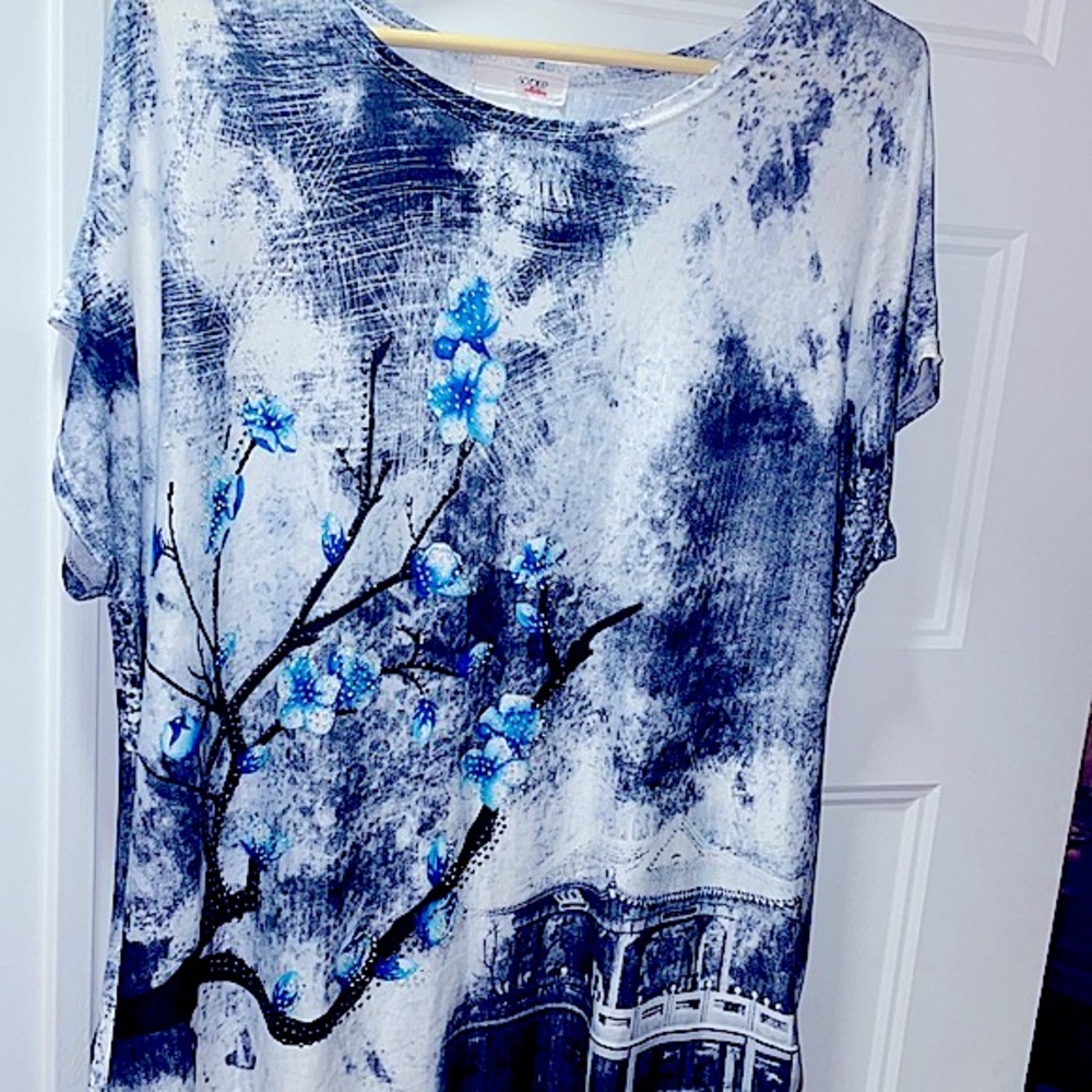 NWOT Sonice Collection Top with rhinestones for women 1XL